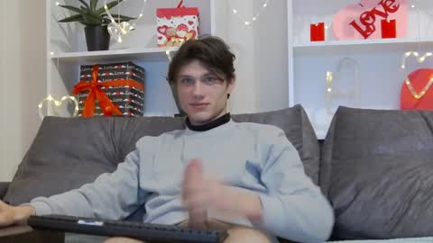 Snapshot of calvin_cay chatting on February 6, 7:40 pm Calvin online show from February 6, 7:40 pm