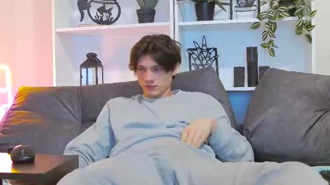 Snapshot of calvin_cay chatting on March 3, 7:56 pm Calvin online show from March 3, 7:56 pm