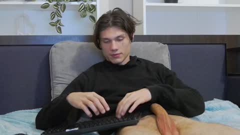 Snapshot of calvin_cay chatting on January 9, 8:11 pm Calvin online show from January 9, 8:11 pm