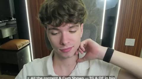 Hey I am Calvin  online show from May 20, 3:29 pm
