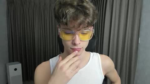 Hey I am Calvin  online show from November 27, 2:32 pm