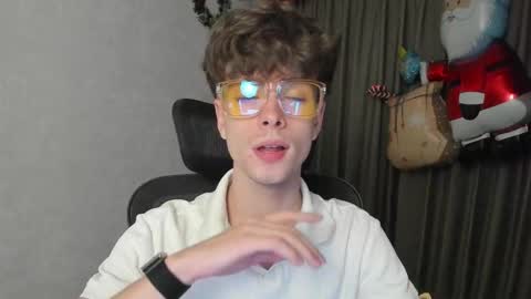 Hey I am Calvin  online show from January 7, 5:40 pm