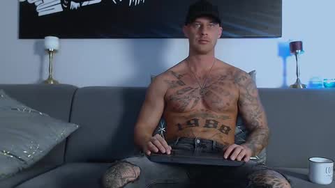 Calvin  online show from December 15, 1:24 am