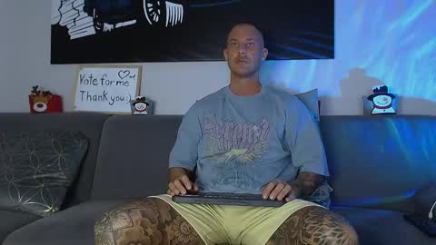 Calvin  online show from December 21, 7:03 am