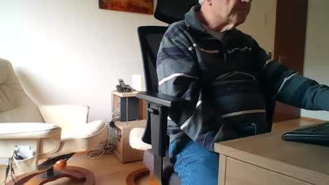 Snapshot of camcologne chatting on January 22, 10:07 am camcologne online show from January 22, 10:07 am