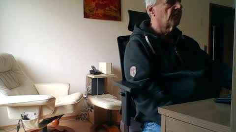 camcologne online show from April 21, 8:42 am