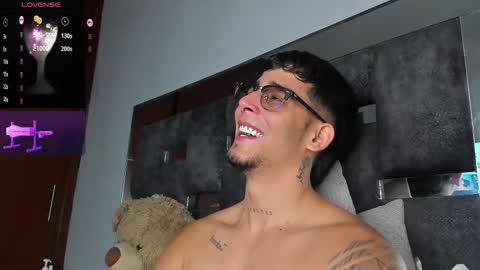   INDEPENDENT MODEL online show from October 31, 6:39 am