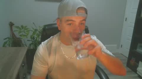 CanadianBacon6969 online show from November 16, 7:54 am