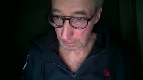 Snapshot of caressluving chatting on February 25, 7:20 am Caressluving online show from February 25, 7:20 am