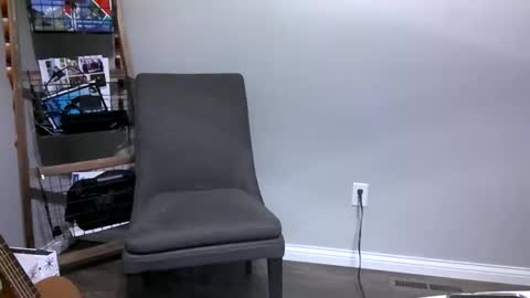 Snapshot of caressluving chatting on December 11, 2:32 am Caressluving online show from December 11, 2:32 am