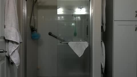 Snapshot of caressluving chatting on January 30, 2:49 am Caressluving online show from January 30, 2:49 am