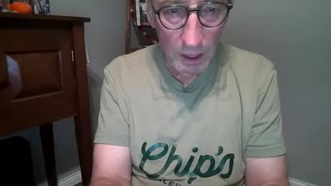 Snapshot of caressluving chatting on October 20, 3:21 am Caressluving online show from October 20, 3:21 am