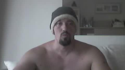 carlosmontesinos online show from December 11, 3:33 pm