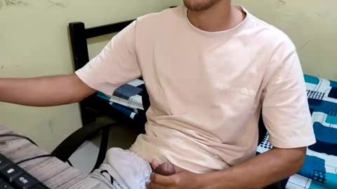 Snapshot of carlossmi01 chatting on February 15, 2:33 pm carlossmi01 online show from February 15, 2:33 pm