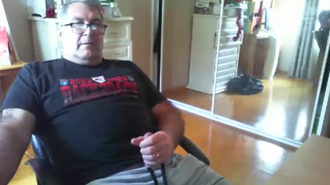 Snapshot of chalkstall chatting on September 26, 2:42 am Chalky online show from September 26, 2:42 am