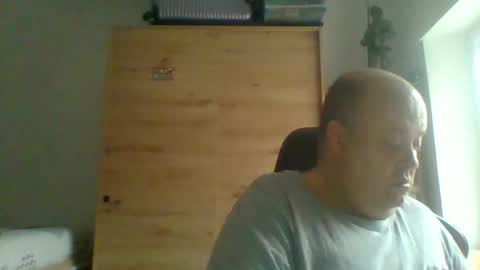 charly online show from December 15, 7:49 am