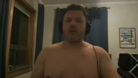 chicagoguy7183 online show from April 1, 5:09 am