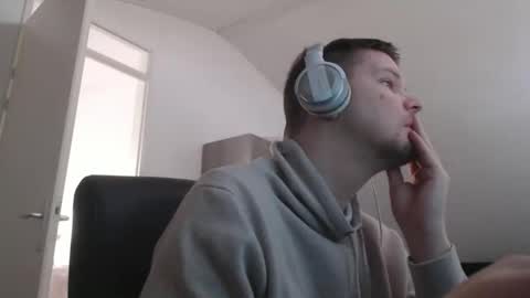 chillzonecam online show from December 20, 11:50 am