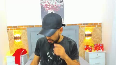 chris_kizz online show from January 2, 11:31 am