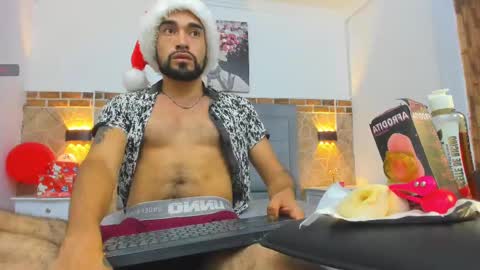 chris_kizz online show from December 24, 4:22 am