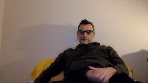 Snapshot of chrispanam13 chatting on December 25, 9:33 pm chrispanam13 online show from December 25, 9:33 pm