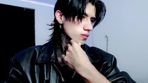 CHRIS  INDEPENT MODEL online show from February 13, 5:05 am