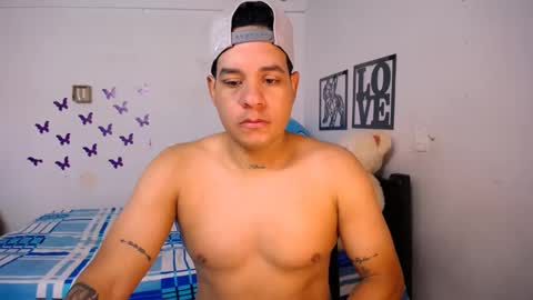 Snapshot of christian_maln chatting on February 13, 5:44 pm christian_maln online show from February 13, 5:44 pm