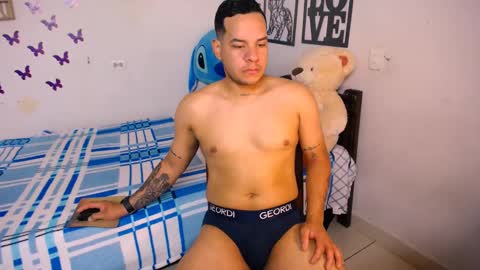 Snapshot of christian_maln chatting on February 17, 6:04 pm christian_maln online show from February 17, 6:04 pm