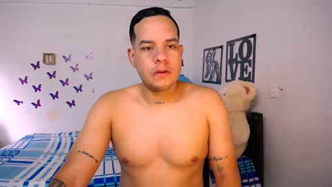 Snapshot of christian_maln chatting on February 16, 9:59 pm christian_maln online show from February 16, 9:59 pm