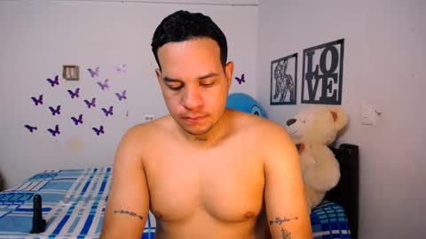 Snapshot of christian_maln chatting on February 13, 1:50 am christian_maln online show from February 13, 1:50 am