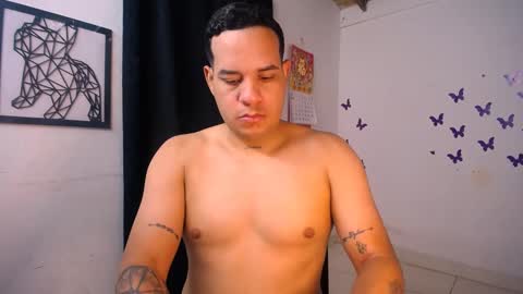 Snapshot of christian_maln chatting on February 22, 2:39 am christian_maln online show from February 22, 2:39 am