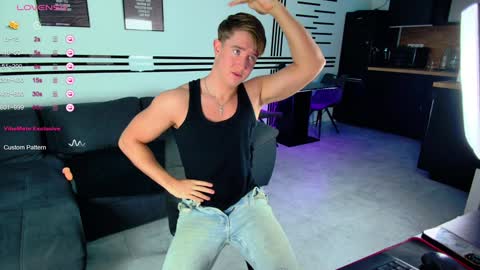 Snapshot of christianlevine_ chatting on December 16, 6:10 am UPVOTE ME ------  ILL DO SOMETHING FOR FREE online show from December 16, 6:10 am