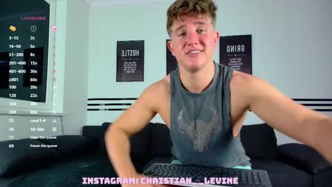 Snapshot of christianlevine_ chatting on March 4, 8:05 pm UPVOTE ME ------  ILL DO SOMETHING FOR FREE online show from March 4, 8:05 pm