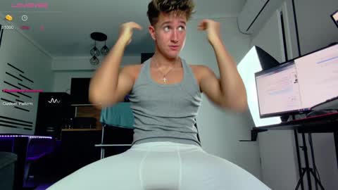 Snapshot of christianlevine_ chatting on December 3, 5:08 am UPVOTE ME ------  ILL DO SOMETHING FOR FREE online show from December 3, 5:08 am