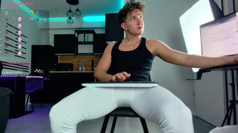 Snapshot of christianlevine_ chatting on December 9, 6:02 am UPVOTE ME ------  ILL DO SOMETHING FOR FREE online show from December 9, 6:02 am