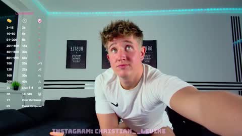Snapshot of christianlevine_ chatting on February 18, 8:15 pm UPVOTE ME ------  ILL DO SOMETHING FOR FREE online show from February 18, 8:15 pm