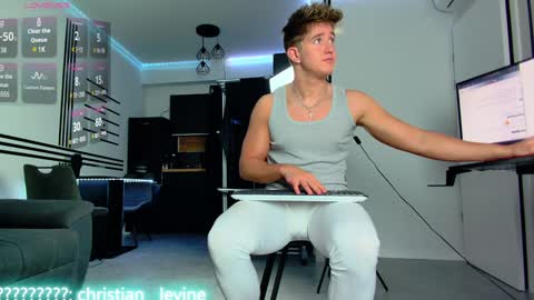 Snapshot of christianlevine_ chatting on January 19, 7:04 pm UPVOTE ME ------  ILL DO SOMETHING FOR FREE online show from January 19, 7:04 pm