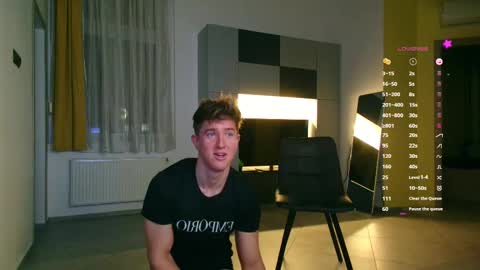 Snapshot of christianlevine_ chatting on October 18, 7:19 pm UPVOTE ME ------  ILL DO SOMETHING FOR FREE online show from October 18, 7:19 pm