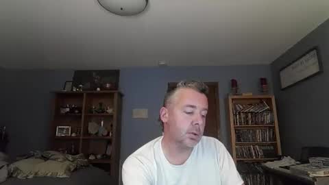 chrisw8121 online show from October 8, 2:05 am