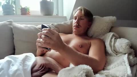 Snapshot of chrsbang chatting on October 28, 1:24 pm ChrisBang online show from October 28, 1:24 pm