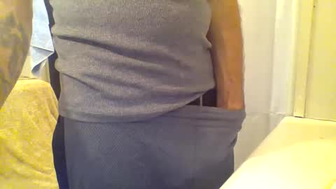 Snapshot of ciestep8216 chatting on October 7, 2:26 am ciestep8216 online show from October 7, 2:26 am