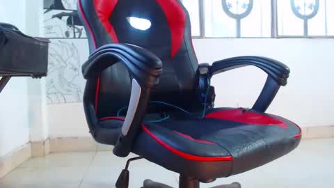 boy swinger     online show from March 2, 12:03 pm