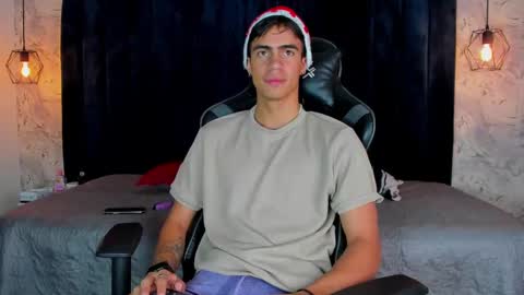 Cody Pipper online show from December 15, 12:51 am