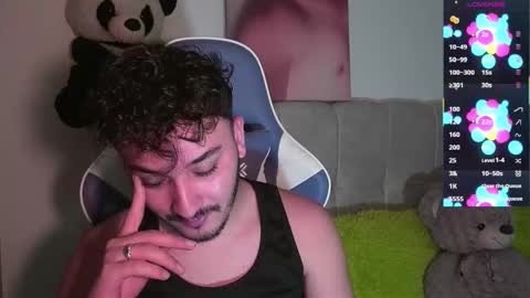 Snapshot of collage_hot25 chatting on October 28, 4:04 am javier online show from October 28, 4:04 am