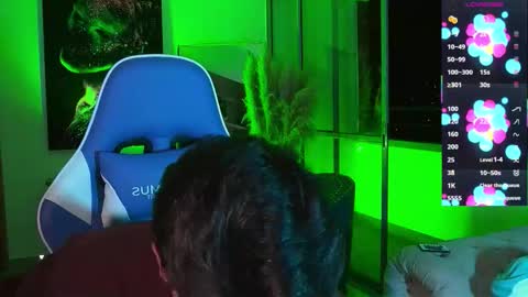 Snapshot of collage_hot25 chatting on October 18, 3:22 am javier online show from October 18, 3:22 am