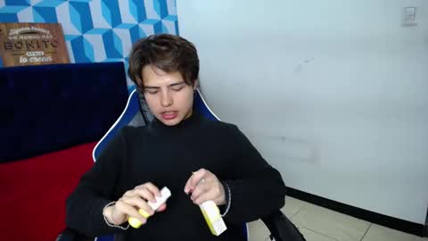 Snapshot of collinstone chatting on December 19, 8:13 pm collinstone online show from December 19, 8:13 pm