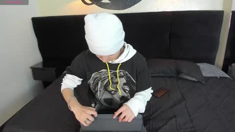 Snapshot of collinstone chatting on February 5, 7:53 pm collinstone online show from February 5, 7:53 pm