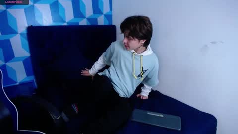 Snapshot of collinstone chatting on January 17, 8:48 pm collinstone online show from January 17, 8:48 pm