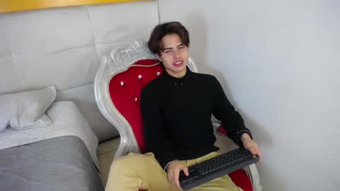 Snapshot of collinstone chatting on January 12, 4:40 pm collinstone online show from January 12, 4:40 pm