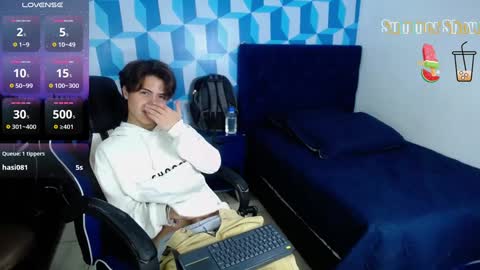 Snapshot of collinstone chatting on January 15, 8:26 pm collinstone online show from January 15, 8:26 pm